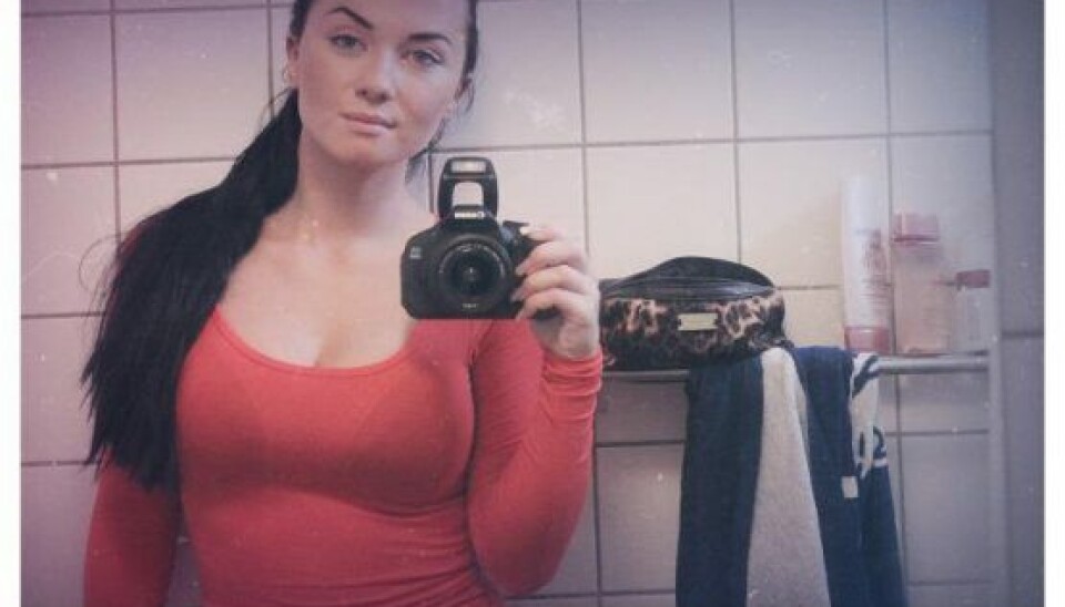 Irina har været ude at investere i et nyt, lækkert kamera, så hun kan tage masser af nye billeder til sin nye blog. (Foto: Privat)