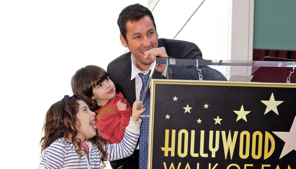 Adam
Sandler
med sine
to døtre,
Sadie og
Sunny, da
han modtog en
stjerne
på 'Hollywood
Walk of
Fame' i
2011.