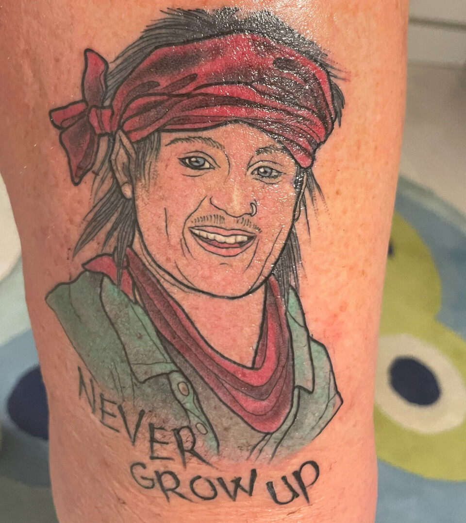 Her kan du se Tina Vilbrands Sidney Lee-tatovering.
