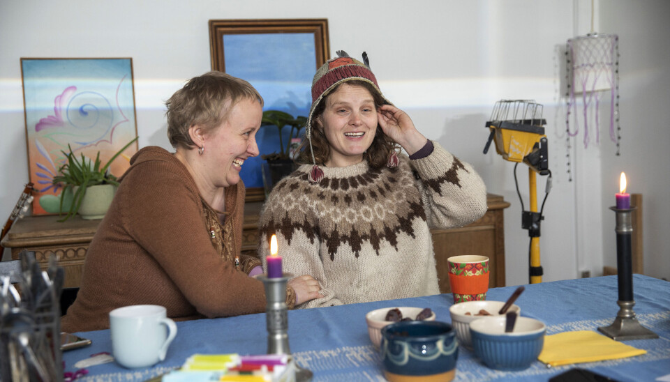 Martha er nok er en af grundene til, at Camilla i dag
står så meget ved sin spiritualitet. – Det er nok noget,
der altid har ligget og luret,
men er blevet skubbet væk.
Jeg tror, at det for alvor tog
fart, da jeg mødte Martha
for 11 år siden.