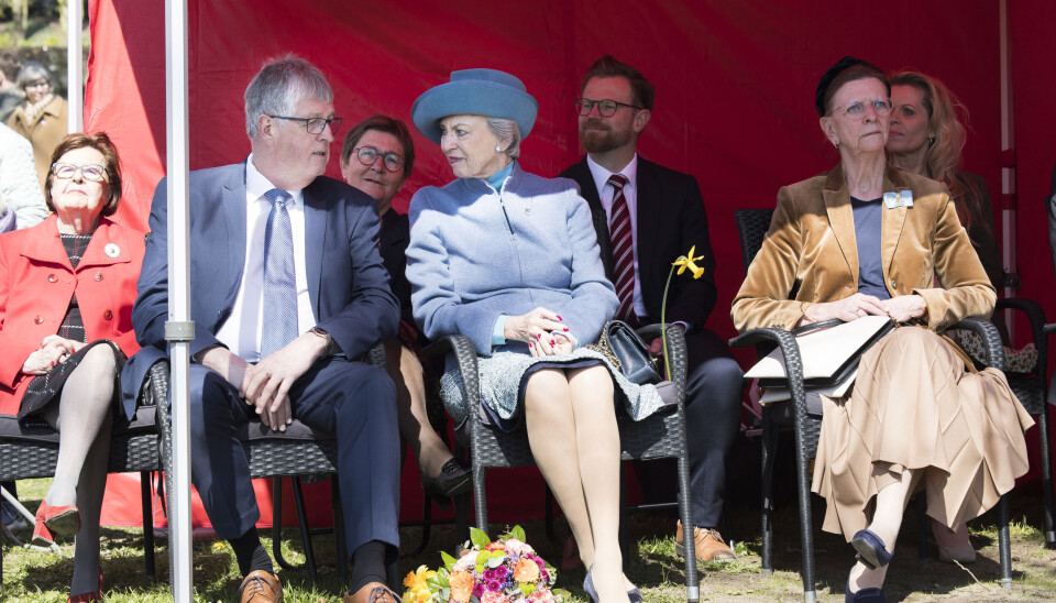 Sønderborgs borgmester,
Erik Lauritzen, 63, fik travlt
med at slukke sin telefon, da
den ringede midt i det hele.