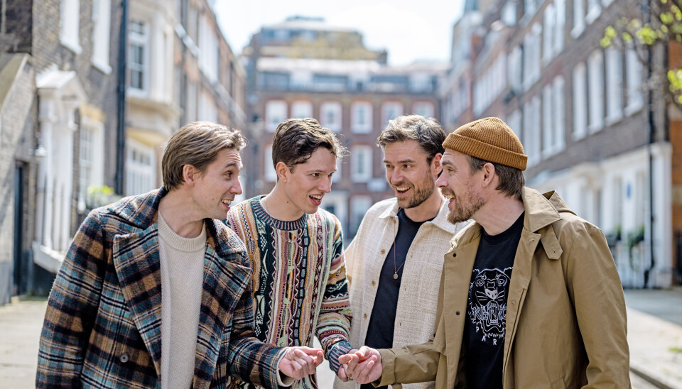 Billede 1 - Sammen med Mikkel Hoé Knudsen, Søren Torpegaard og Jesper
Paasch skal Johannes Nymark
spille hovedrollerne i musicalen 'Jersey Boys', der sættes op i
Tivoli til oktober. Derfor var de i
London for at forberede sig