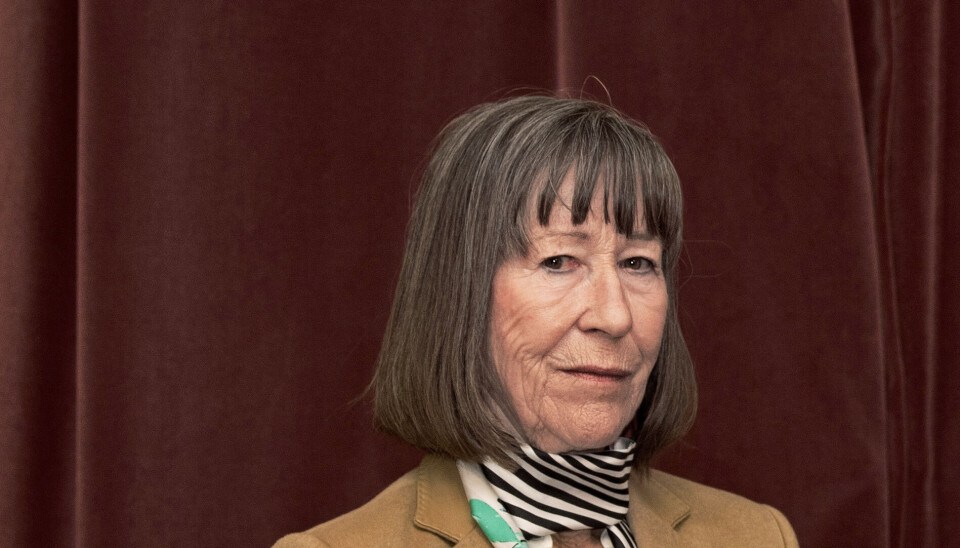 En af Lise Nørgaards døtre, Bente Flindt Sørensen, 80,
fortalte, hvor involveret og begejstret hendes mor havde
været i arbejdet med musicalen. Hun havde sidste år flere
møder med Susanne Bier og Anders Thomas Jensen, der har
skrevet musicalen. – De gennemgik alle de figurer, der var. Susanne fortalte om
sit syn på dem, mor hørte efter og fortalte om sit syn, og det
viste sig faktisk, at de var utroligt enige, fortalte Bente Flindt
Sørensen.
Inden sin død nytårsdag nåede 105-årige Lise Nørgaard at
spise flere frokoster med Bier og Jensen og læse deres
første udkast til et manuskript, som hun var begejstret for