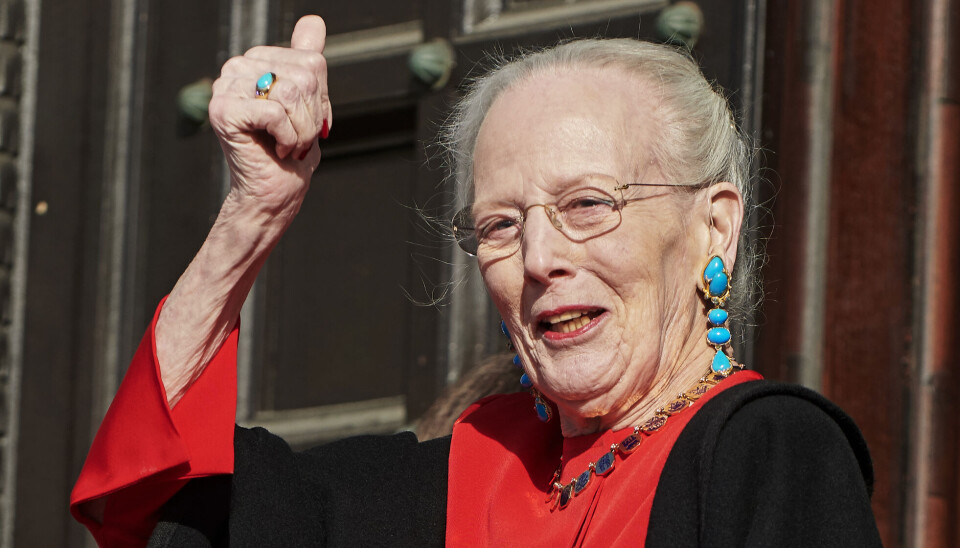 Da dronningen ankom, råbte en fremmødt, hvordan hun har det – svaret var
en ”tommel op” og et smil.