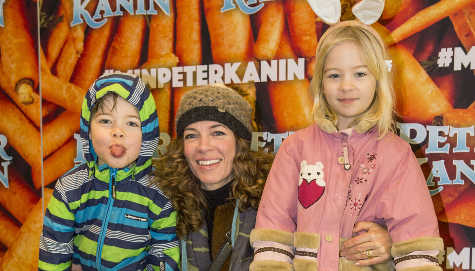 Maibritt til en
filmpremiere
med Roberto
og Annabelle
i 2018, hvor
tvillingerne
var syv år.