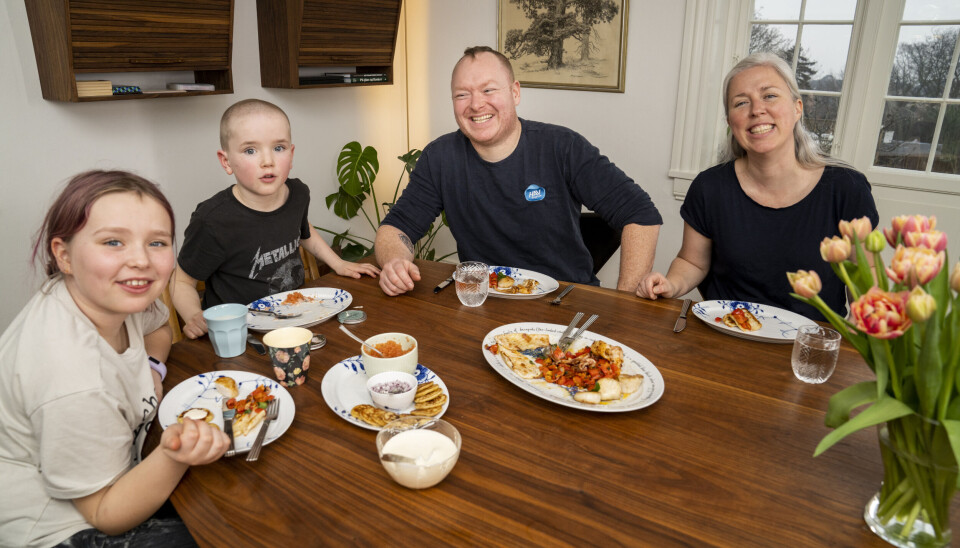 Hjemme hos Tommy Raabo Fischer fra 'Fem fede kokke' i Helsingør. Fra venstre ses Molly, Charlie, Tommy og Therese