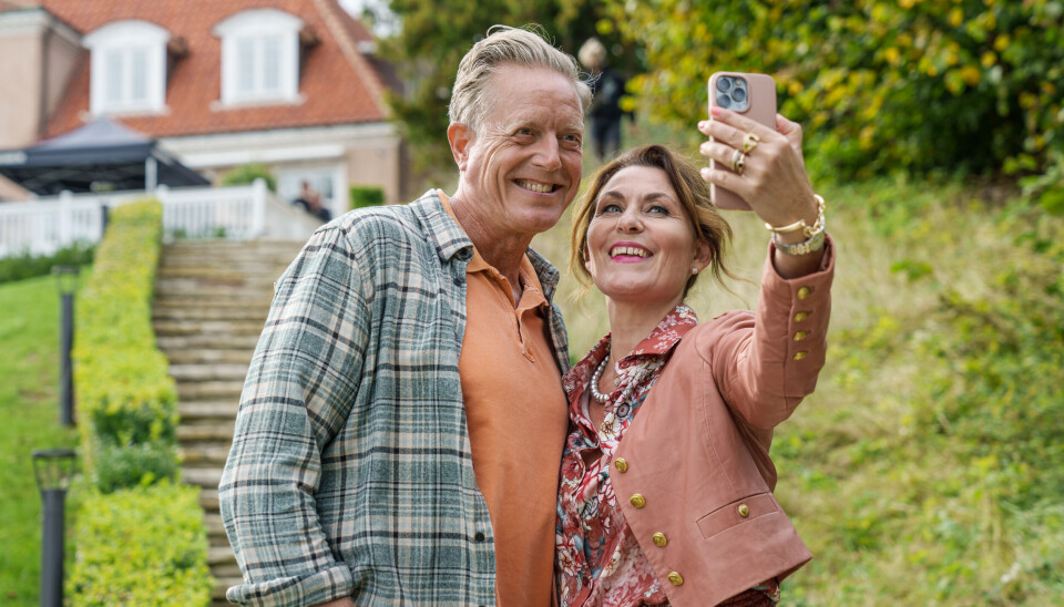 – Det er længe siden, at
jeg har lavet
film og tv,
så det var
hyggeligt
at være
med i ”Sommerdahl”
og komme
tilbage i den
verden, fortæller Kaya,
her med
Peter Mygind som Dan
Sommerdahl.