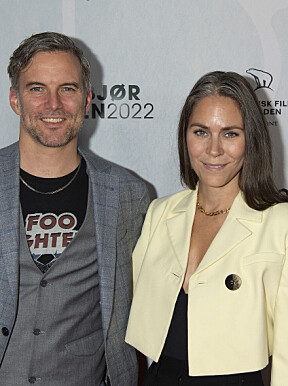 Gift igen: Overrasker med særlig kjole