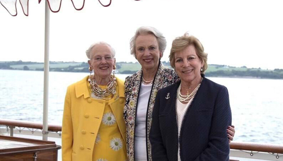 I 2021 nød
søstrene en
fælles sommerferie i
Gråsten efter længe at
have været
adskilt af
pandemien.
Det blev
også til en
tur på Dannebrog.