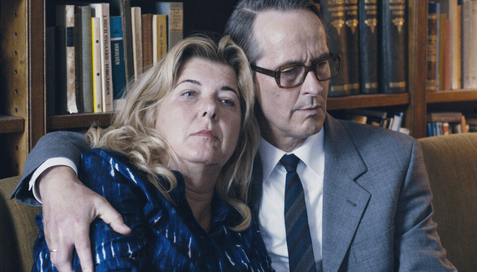 - Lars Brygmann spiller min mand for femte gang.
Vi har fundet et eller andet, jeg var ved at sige
”ligesom Linie 3”, hvor man er glad for genkendelsen. I gamle dage var det Fritz og Ghita. De der
parforhold, der fungerer så godt på film og teater.