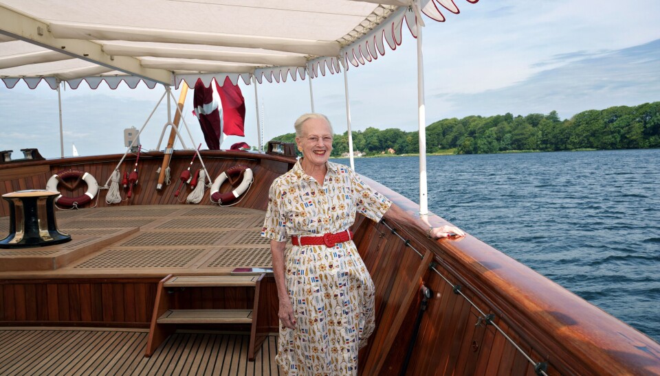 Dronning Margrethe på Dannebrog under indsejlingen til Kolding.