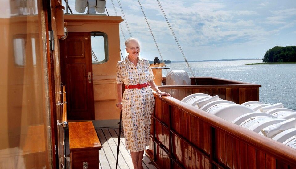 Dronning Margrethe på Dannebrog under indsejlingen til Kolding.