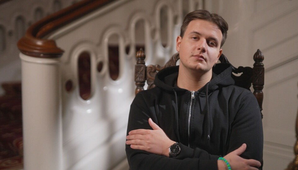 Youtuberen Elias Hole havde svært ved at opretholde rollen som forræder.