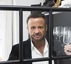 Efter kæmpe sammenbrud: Nu undskylder han