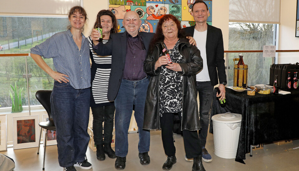 Tobias med sin far, Troels Trier, ved Troels’ 80-års
fødselsdag i 2020. På billedet ses også Tobias’ søstre, Sara og Rosa samt Troels’ hustru, Rebecca.