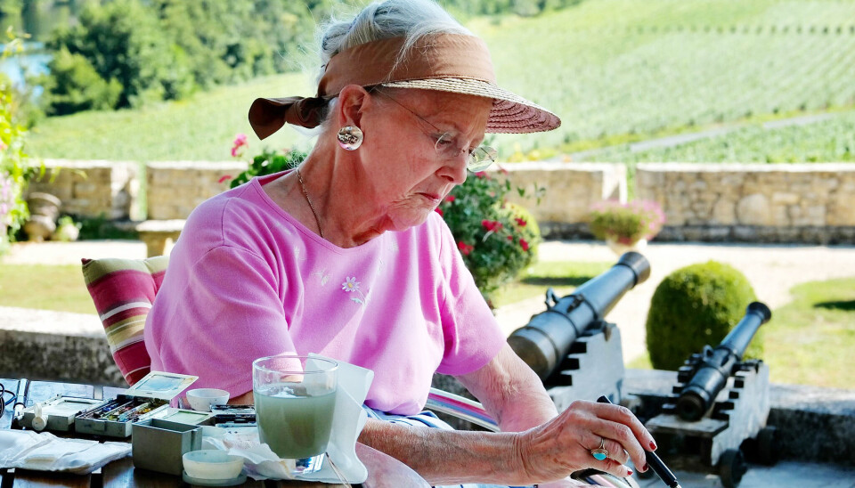 Dronningen er de næste par uger på vinslottet i Cahors.