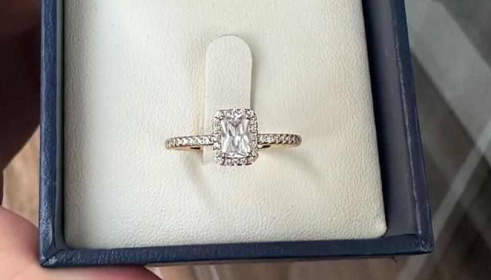 Cecilies forlovelsesring.