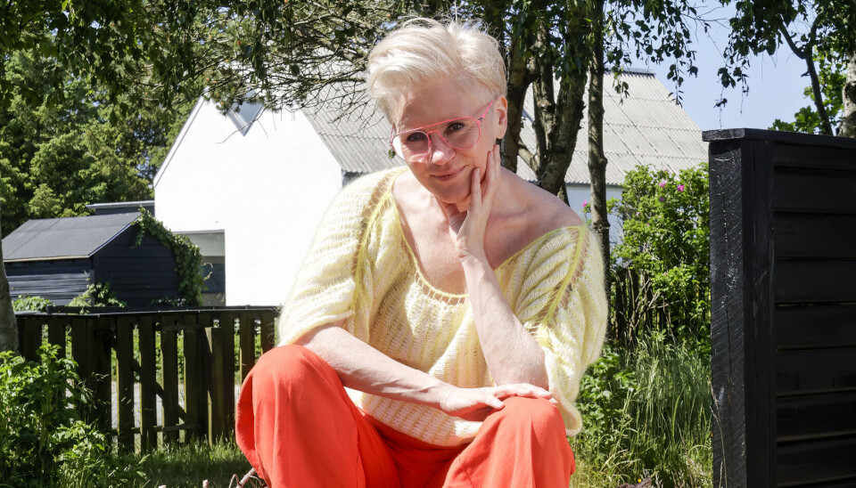 – Vi har mange projekter
med strik. Vi vil gerne i
gang med at plantefarve
garn selv, fortæller Trine i
en af sine sværeste trøjer.