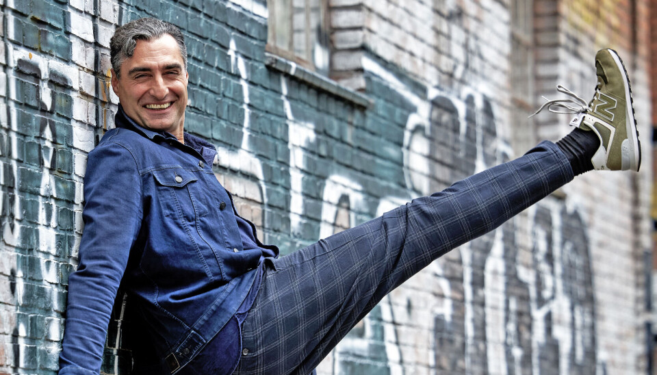 – Revyen
går imod de afguder, vi dyrker.
Gode gamle Poul Henningsen sagde noget,
som altid har fulgt mig: ”Intet er helligt, kun
kærligheden”. Det er så godt sagt