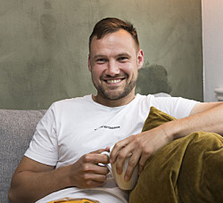 Gustavs første kys: Sendte produktionen væk