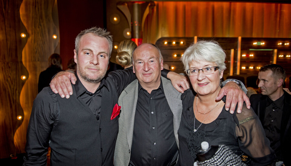 Uffe har et tæt forhold til far, Hans,
og mor, Sussie. – Mine forældre har
altid støttet mig. De har set alle
mine shows og var med til ”Vild med
dans”. Jeg ved, at de er stolte af mig.