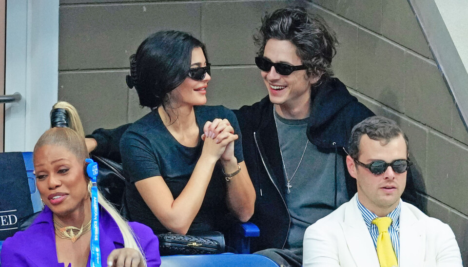 Rygterne om Timothée og Kylie Jenner har floreret
har siden april. Men det var først i denne måned, at
de stod frem. Her er de fanget ved US Open i tennis.