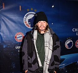 Bendtner og Sus Wilkins på date i Parken