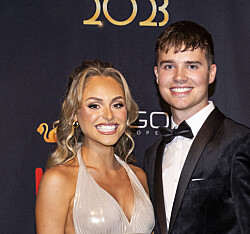 Jasmin og Mika afslører babyens køn