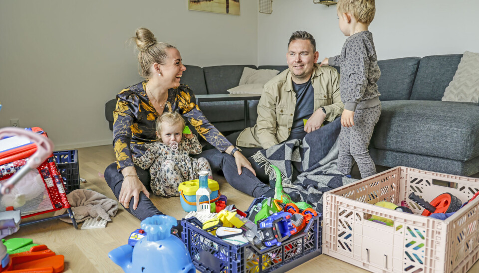 Isabella og
William
sover
endnu
ikke
igen
-
nem
om
natten,
men al
-
ligevel
mangler der
ikke
overskud i
den lille
familie.