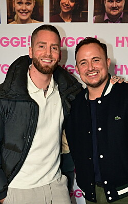 Thomas og Sæþór viser ringene frem