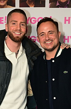 Thomas og Sæþór viser ringene frem