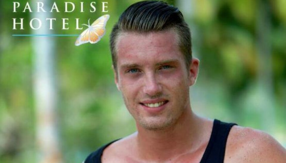 'Paradise'-fyren minder pigerne om, at de stak Camilla i ryggen (Foto: TV3)