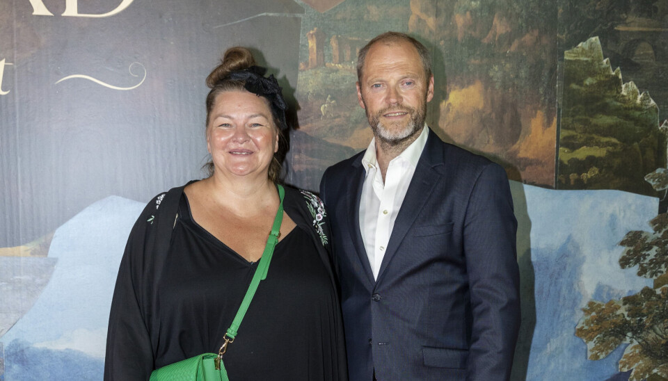 Jacob kan lige nu også ses i biografen i 'Bastarden' og i Netflix-filmen 'Ehrengard', her
til premieren med hustruen Louise Hauberg
Lohmann.