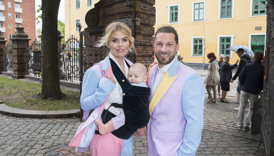 Anna Stokholm og Simon Stenspil med Ziggy Bob, da han var et halvt år gammel.