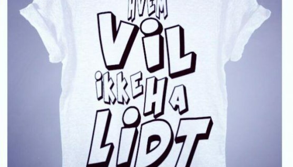 Gustav udlodder fede t-shirts til hele klassen (Foto: Privat/Facebook)