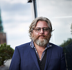 Dansk sanger skal være far