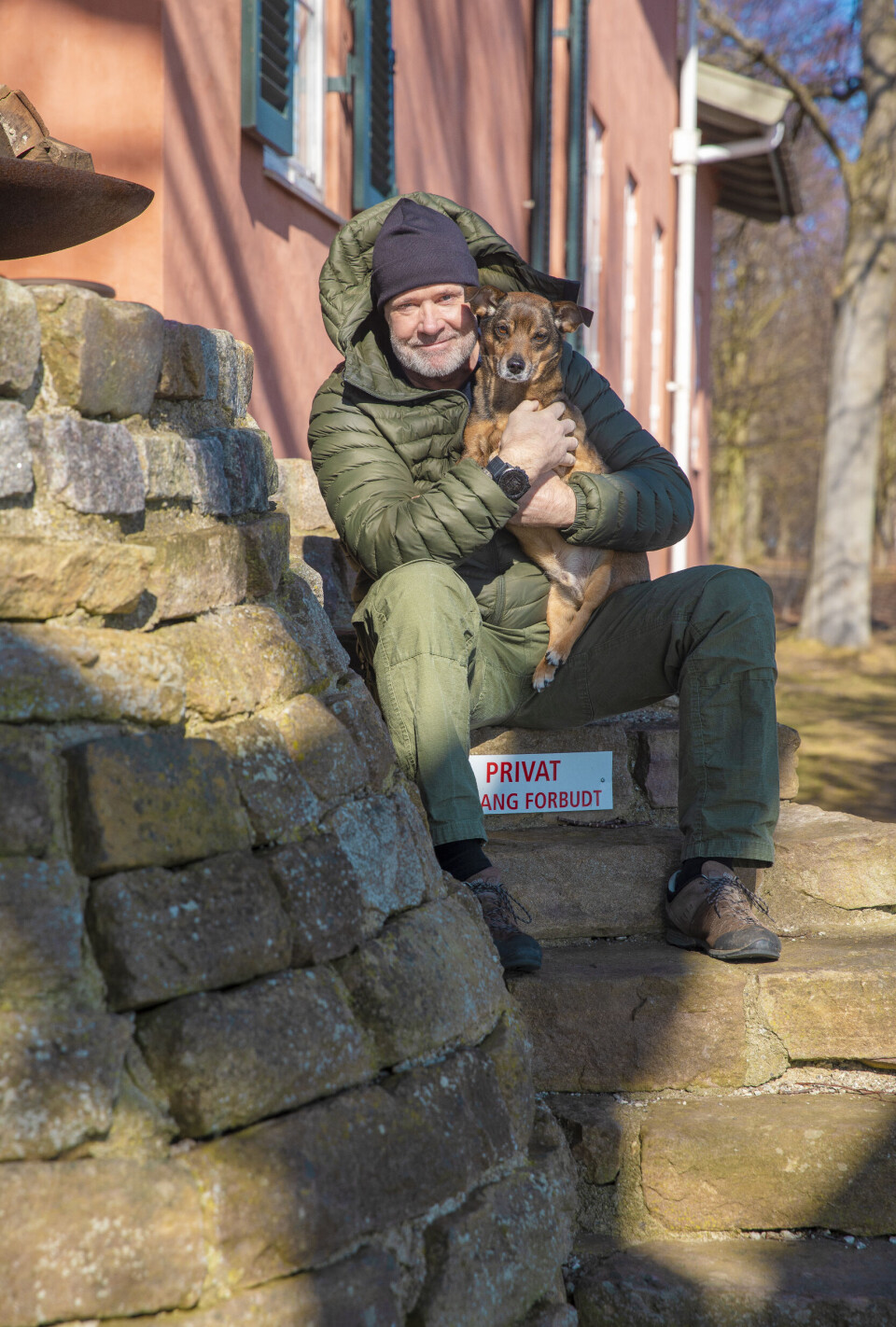 Thomas Rathsack med hunden Theo.