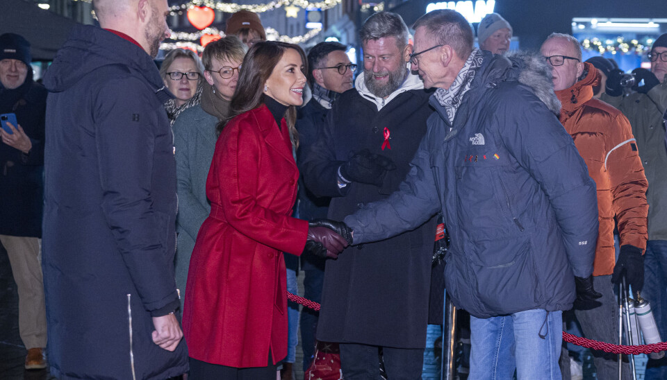 Prinsessen sammen med blandt
andre Positivgruppens formand,
Martin Carlsen,
og AIDS-Fondets
direktør, Lars Christian Østergreen.