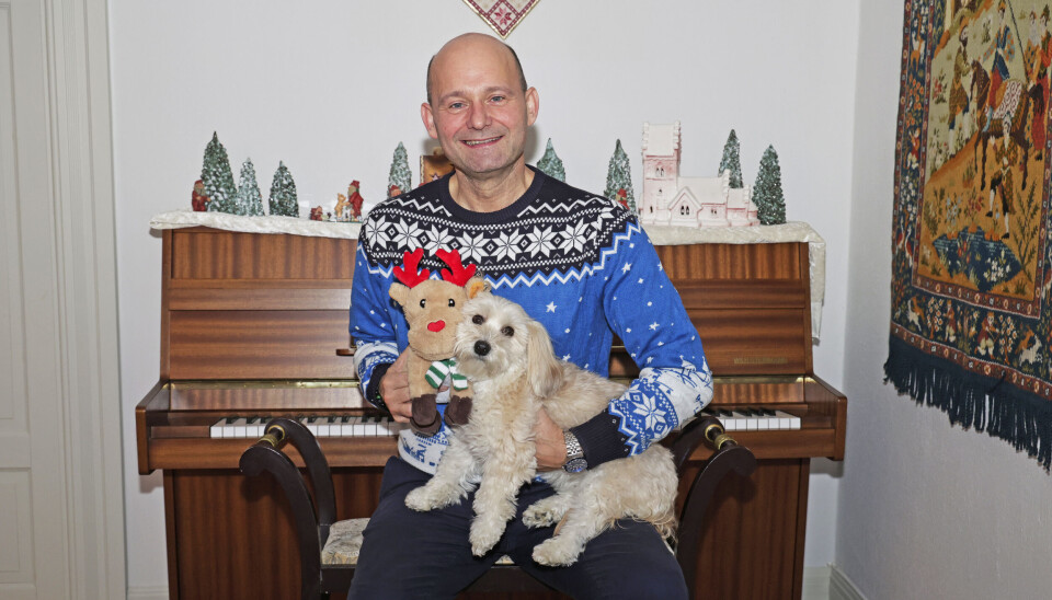 Alle keramikjuletræerne i
Sørens stuer er lavet af hans
mor.