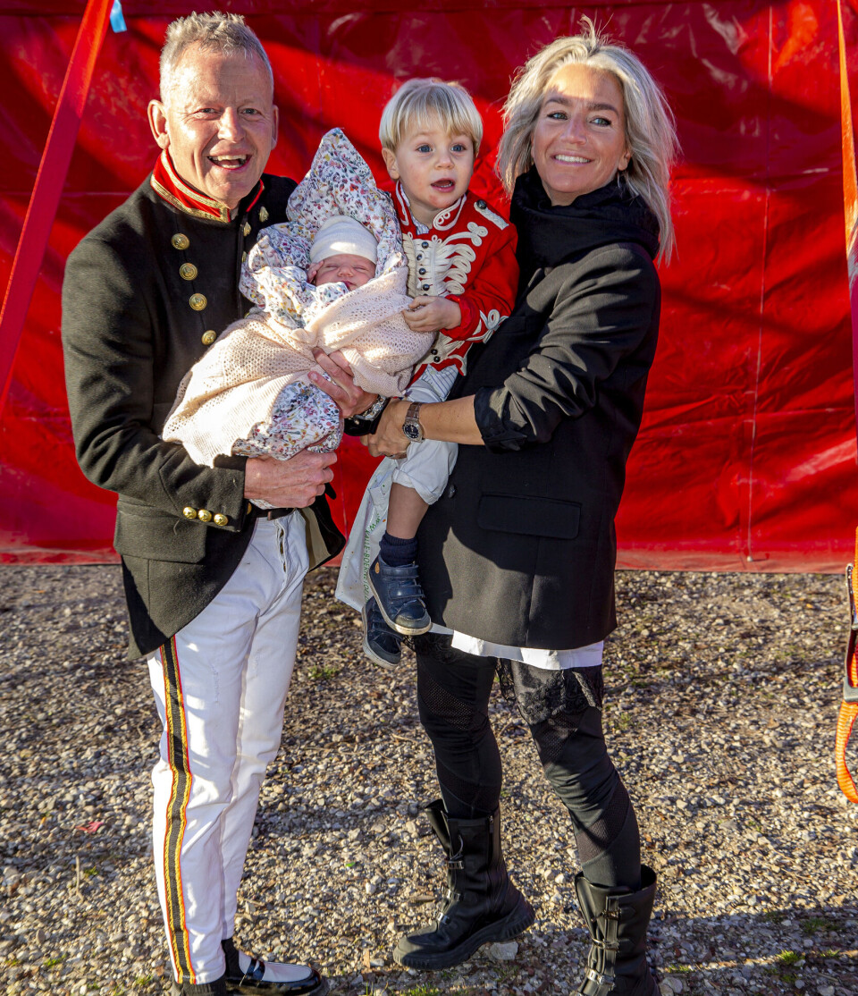 Bubber, sin nyfødte datter, Alfred, Signe Meyer Rossing.