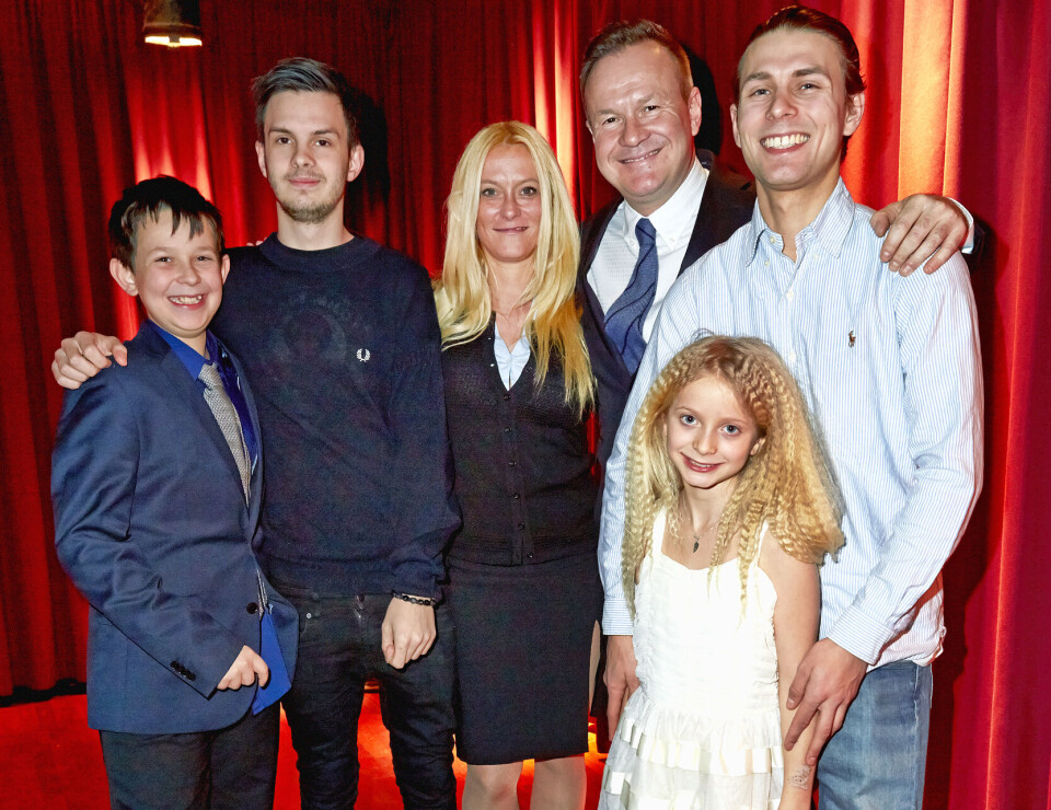 Familiefaren og ægtemanden Dan til sin 50-års fødselsdag med hustruen, Charlotte, og (fra venstre) børnene, Max på i dag 21 år, Kaspar, 32, Hector, 28 år og Filippa, kaldet Pippi, på 18 år.