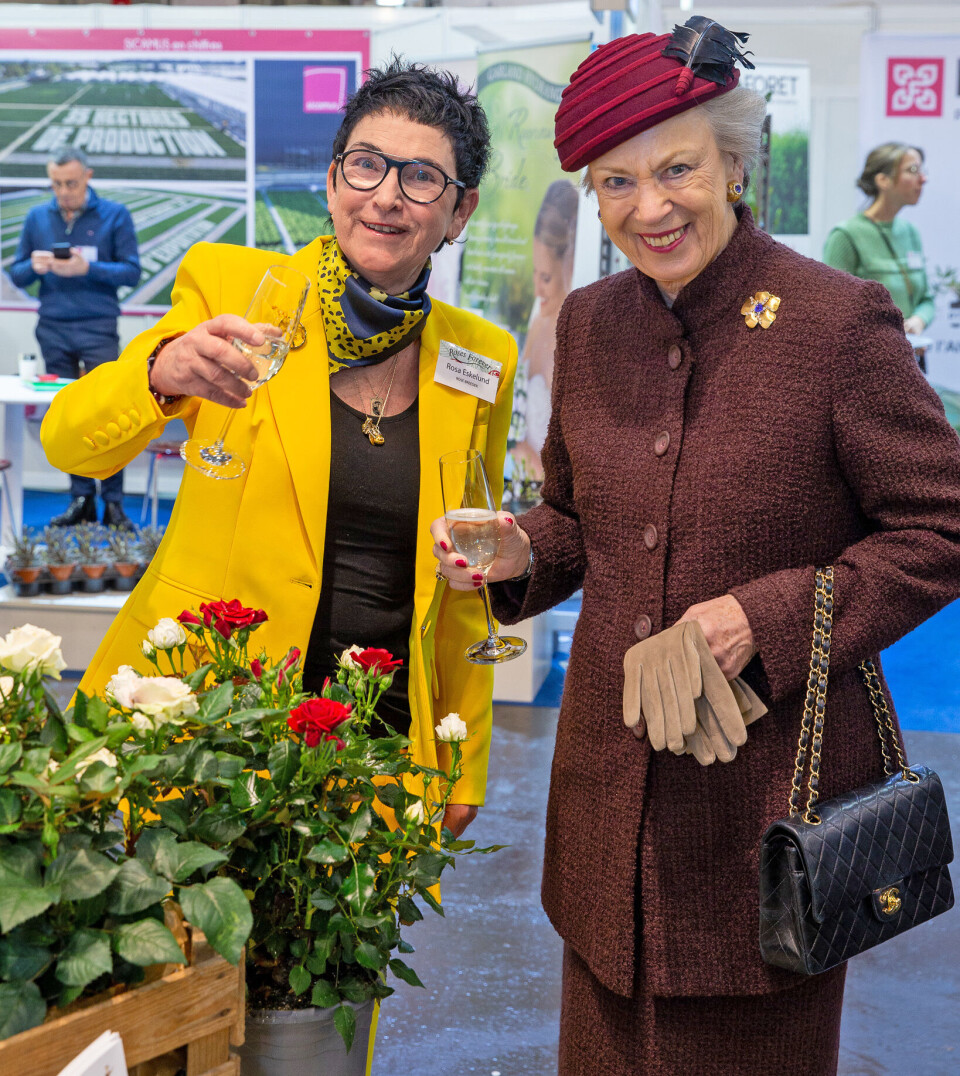 Benedikte skålede med Rosa Eskelund, som med sin mand, Hardy, sælger potteroser til hele verden.