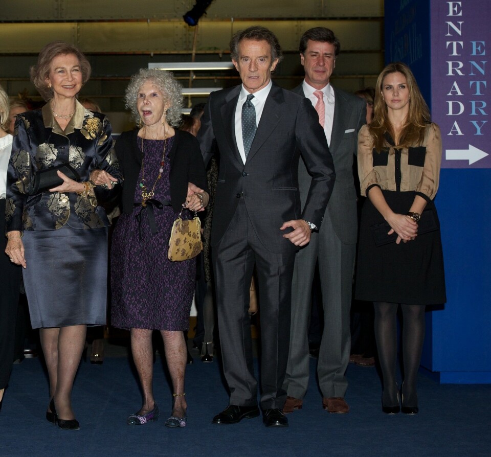 Genoveva Casanova og hendes daværende mand, Carlos Martinez de Irujo, sammen med hans mor, den nu afdøde hertuginde af Alba, den spanske dronning Sofia og hertugindens mand, Alfonso Diez.