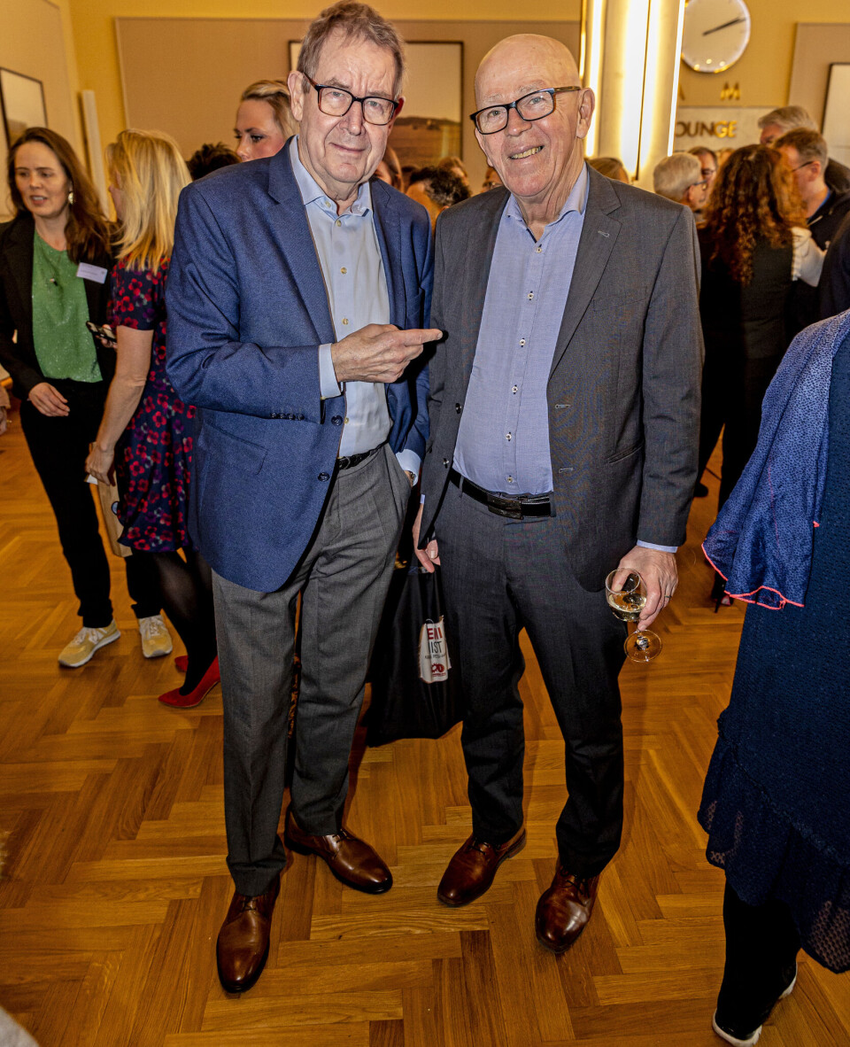 Tidligere statsminister Poul Nyrup Rasmussen, 80, var i hopla og udvekslede politiske erfaringer med tidligere udenrigsminister Villy Søvndal, 71, som stiller op til Europa-Parlamentet.