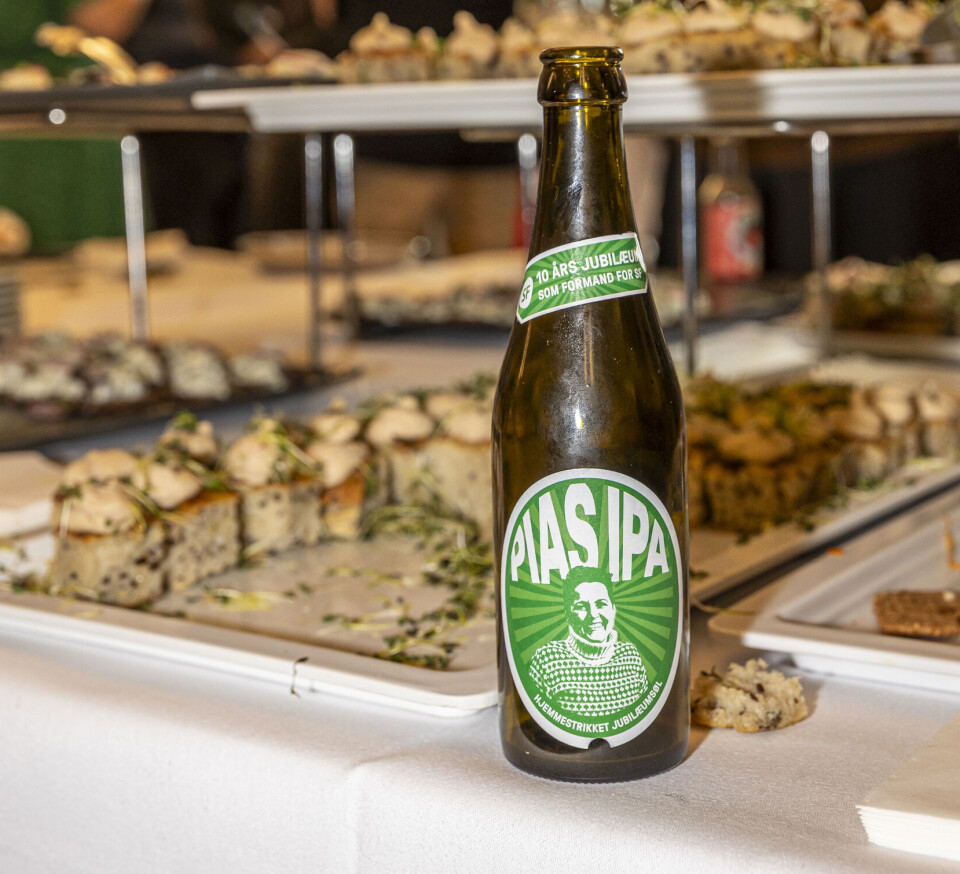 Pia elsker en håndbajer, så i dagens anledning serverede Snapstinget kolde PIAS IPA – en hjemmestrikket jubilæumsøl.