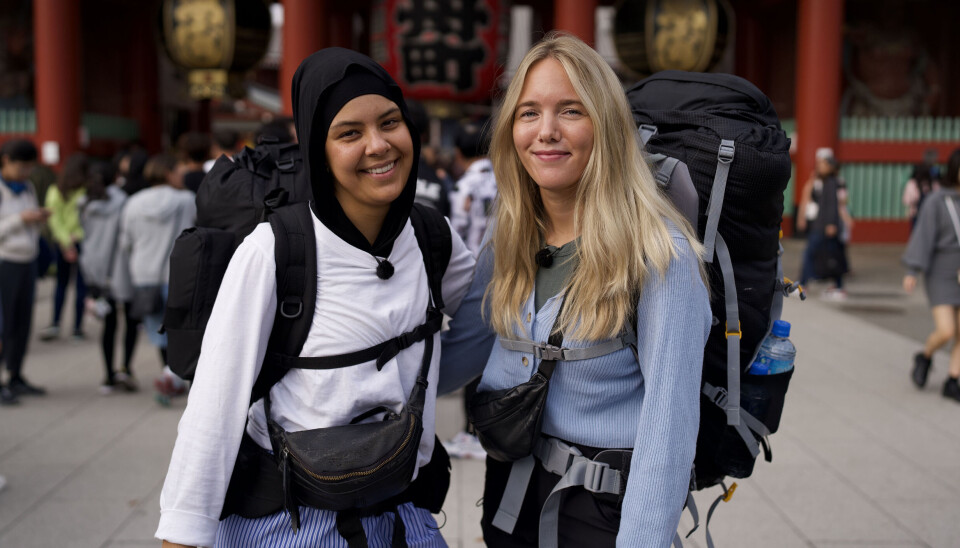 Holdfarve: Rød. Emilie og Nadine, på henholdsvis 25 og 26 år