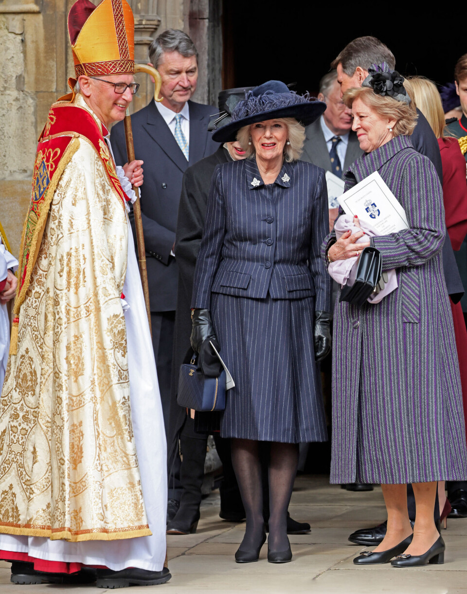 Billede 3 - Dronning Camilla og dronning Anne-Marie med dekanen af Windsor, Christopher Cocksworth.