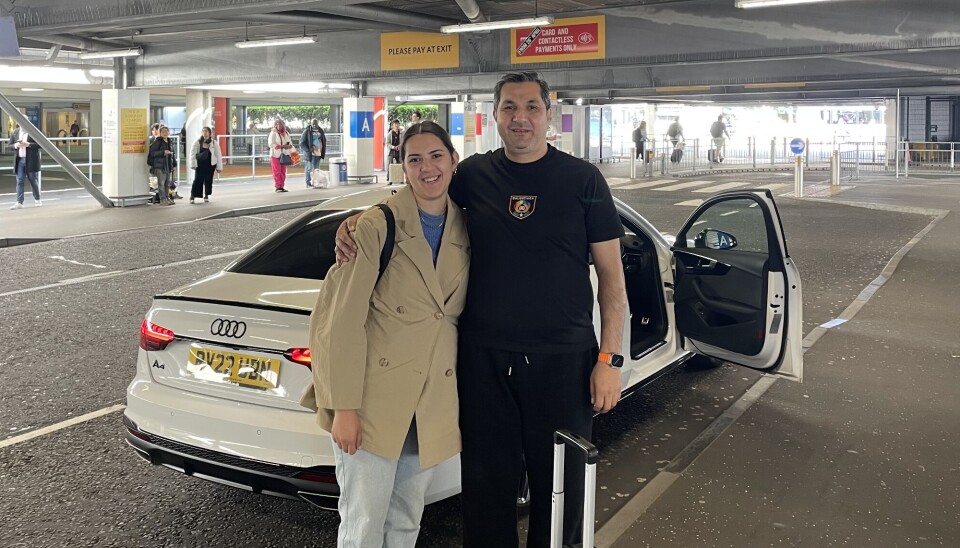 Linda med sin far i Glasgow. Foto: Privat