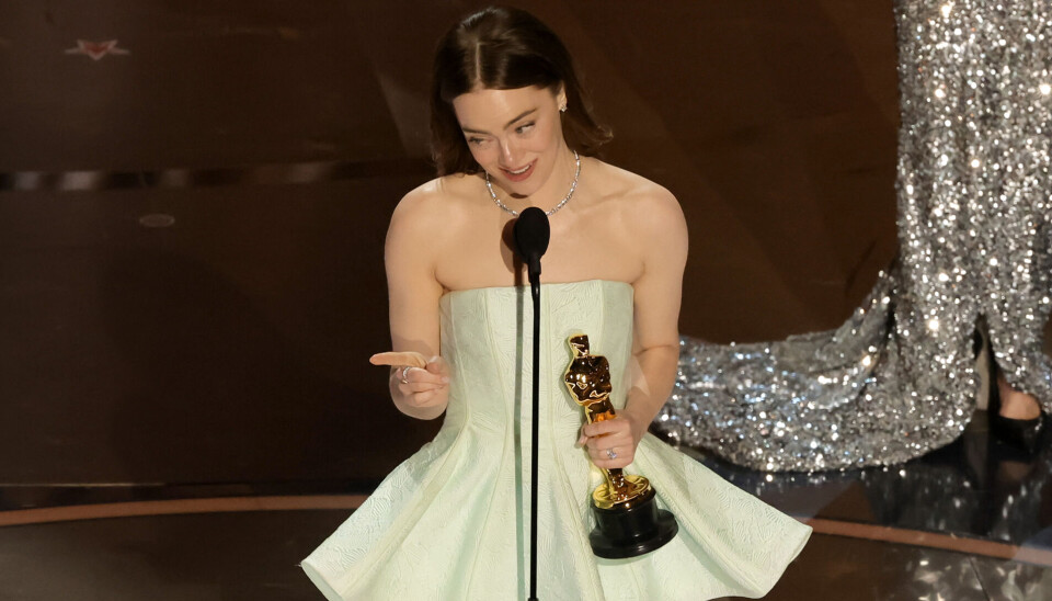 Emma Stone peger bebrejdende på Ryan Gosling.