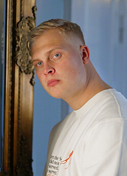 Her er Anthon Edwards kendte kæreste